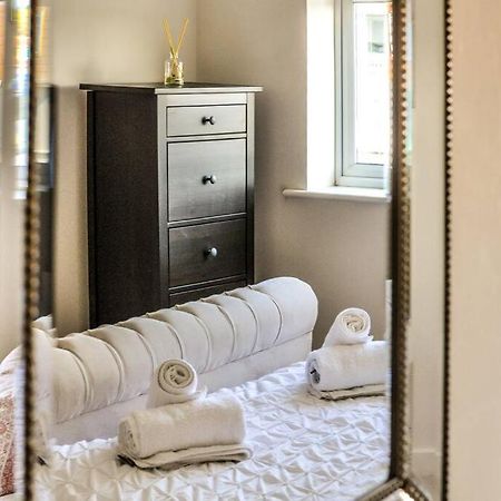 Soho Beach Apartment With Fabulous Sea View And 2 Minutes To The Beach With Free Parking And Netflix Борнмут Экстерьер фото