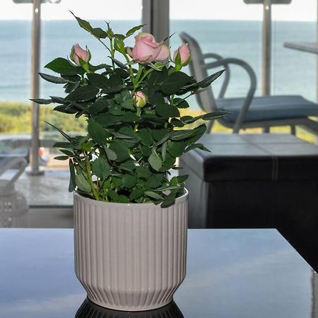 Soho Beach Apartment With Fabulous Sea View And 2 Minutes To The Beach With Free Parking And Netflix Борнмут Экстерьер фото