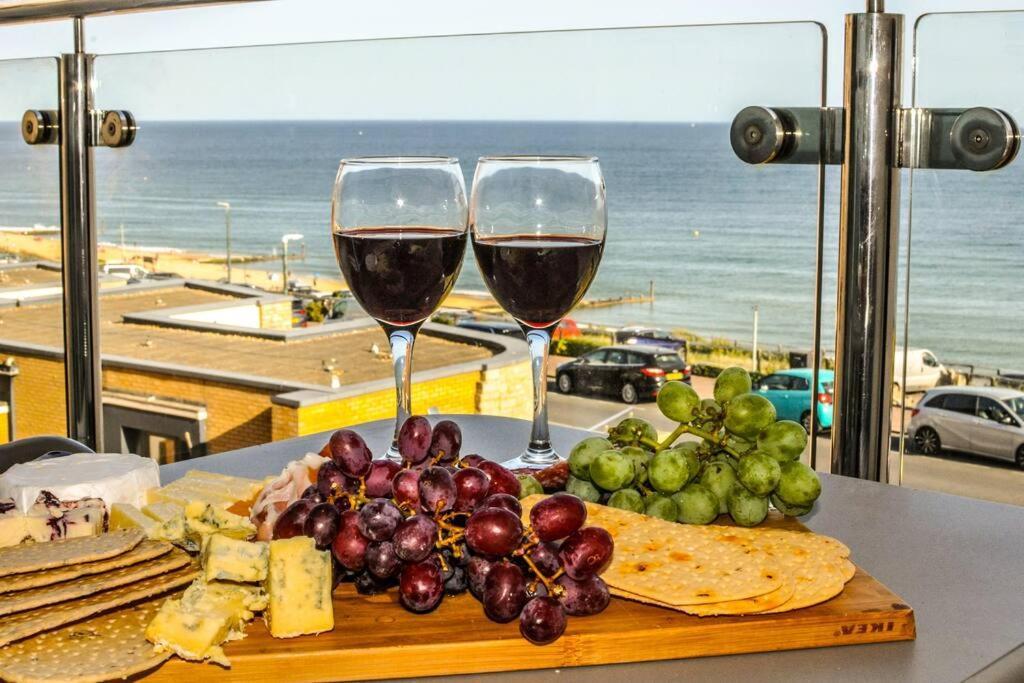 Soho Beach Apartment With Fabulous Sea View And 2 Minutes To The Beach With Free Parking And Netflix Борнмут Экстерьер фото