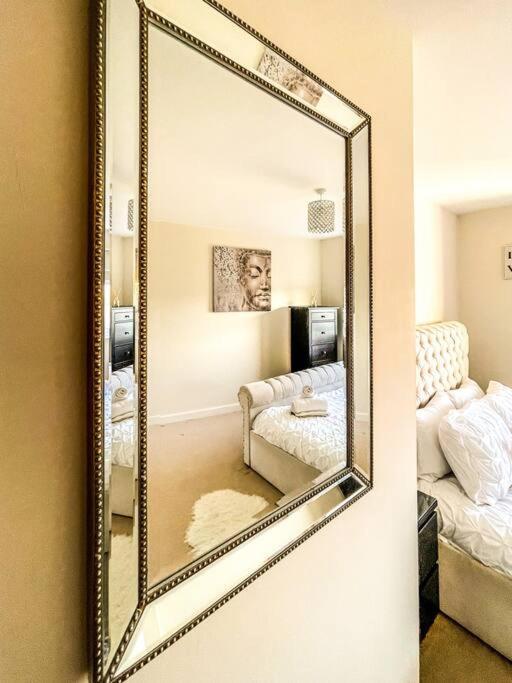 Soho Beach Apartment With Fabulous Sea View And 2 Minutes To The Beach With Free Parking And Netflix Борнмут Экстерьер фото