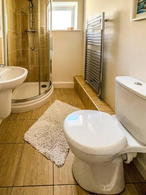 Soho Beach Apartment With Fabulous Sea View And 2 Minutes To The Beach With Free Parking And Netflix Борнмут Экстерьер фото